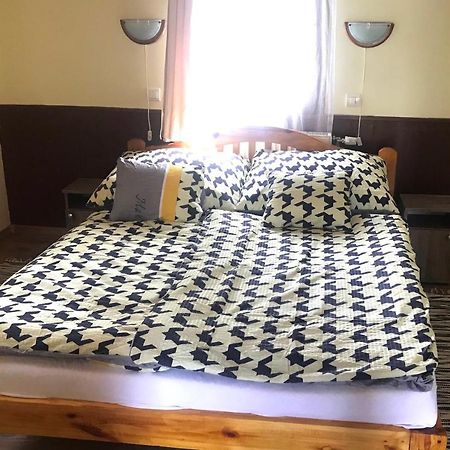 Szajol Convoy Panzio Bed & Breakfast エクステリア 写真